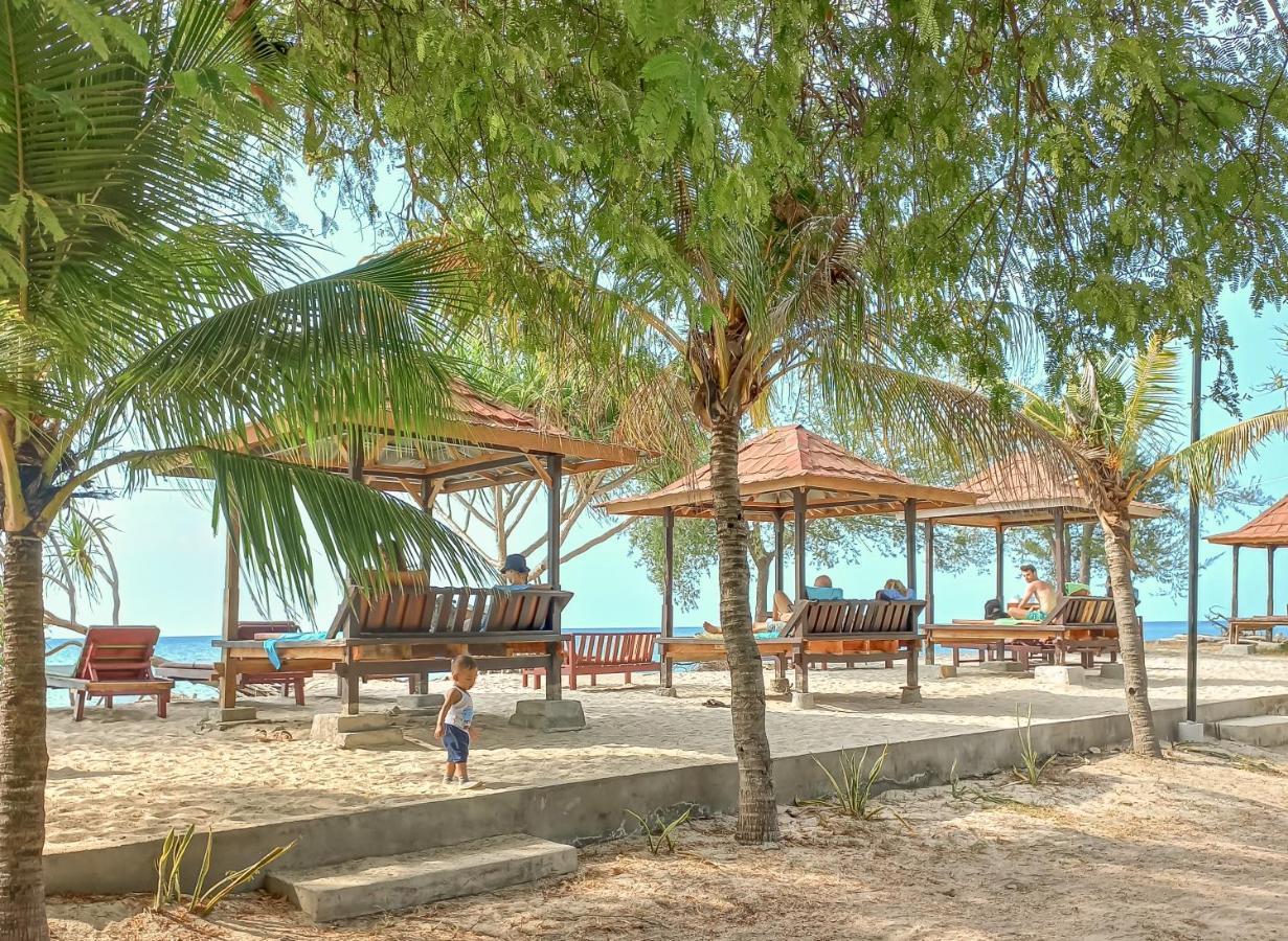 Nusa Indah Bungalows Gili Air Exteriör bild