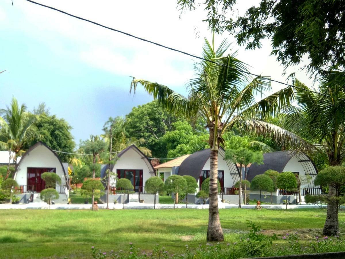 Nusa Indah Bungalows Gili Air Exteriör bild