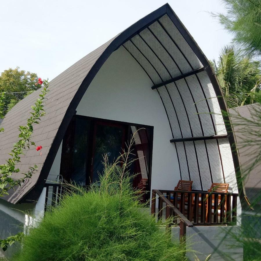 Nusa Indah Bungalows Gili Air Exteriör bild